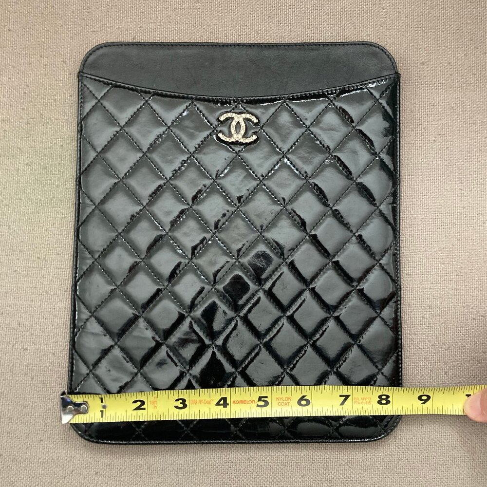Gently Used Chanel Black Quilted Patent Leather CC Shiny Brilliant iPad Case - Picture 4 of 9